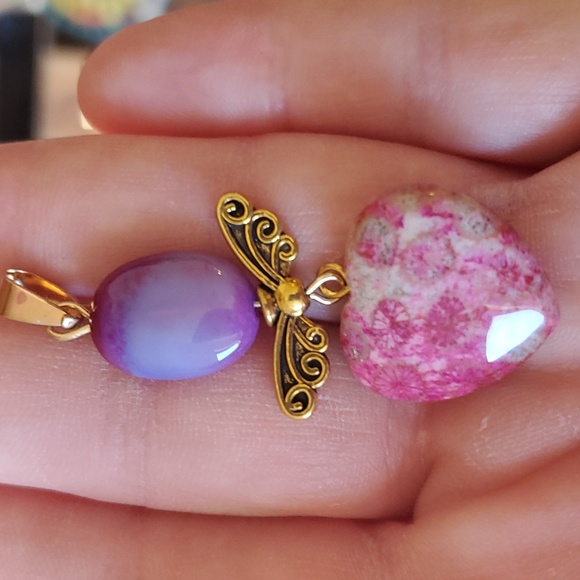 New Gold Wing Peach Nipomo Coral Fossil Heart Pendant. - Picture 11 of 13